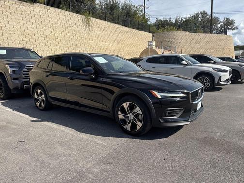 2024 Volvo V60 Cross Country B5 Plus
