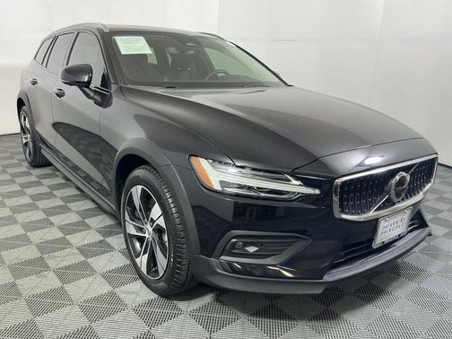 2024 Volvo V60 Cross Country B5 Plus