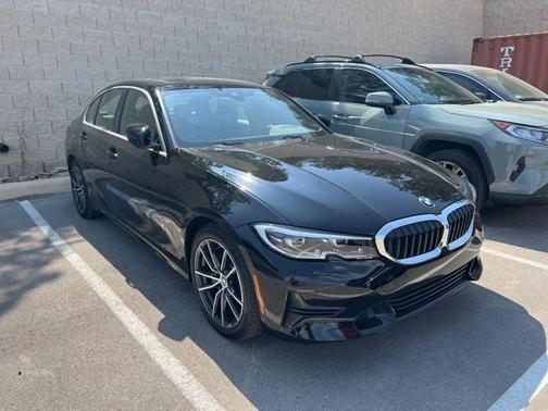 Photo 2 of 3 of 2019 BMW 330 i