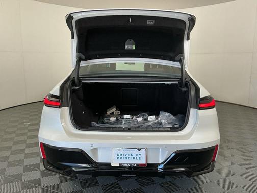 Mineral White Metallic 2026 BMW 750e i xDrive
