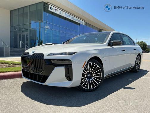 Mineral White Metallic 2026 BMW 750e i xDrive