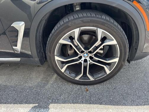 Black Sapphire Metallic 2024 BMW X5 xDrive40i