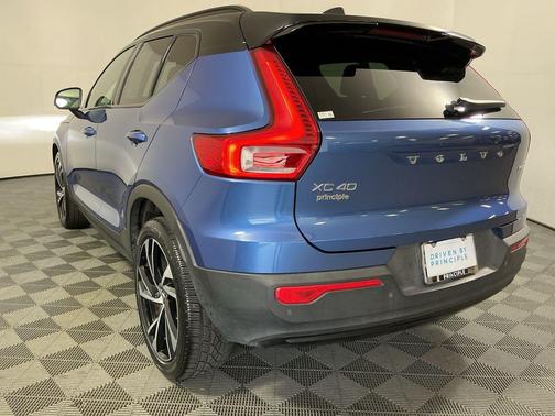 2021 Volvo XC40 T5 R-Design