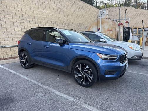 2021 Volvo XC40 T5 R-Design