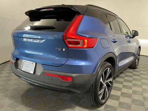 2021 Volvo XC40 T5 R-Design