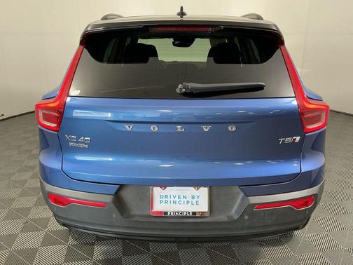 2021 Volvo XC40 T5 R-Design