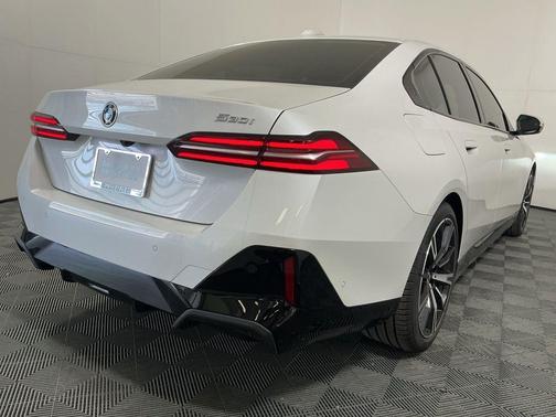 Mineral White Metallic 2026 BMW 530 530i