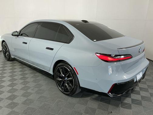 2023 BMW 740 i