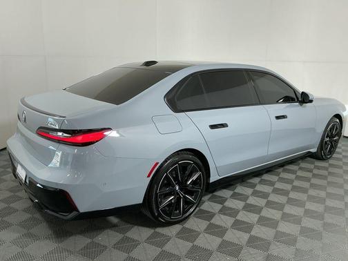 2023 BMW 740 i