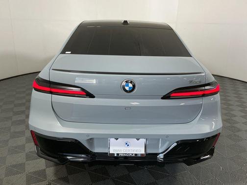2023 BMW 740 i
