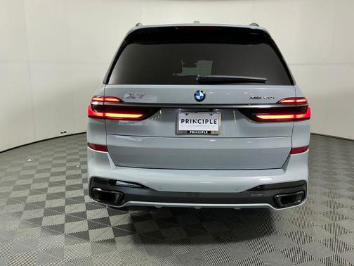Brooklyn Grey Metallic 2024 BMW X7 xDrive40i