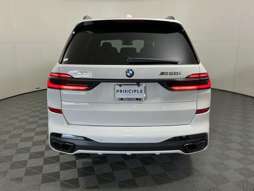 Alpine White 2026 BMW X7 M60i