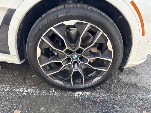 Alpine White 2026 BMW X7 M60i