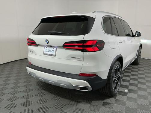 Alpine White 2026 BMW X5 sDrive40i