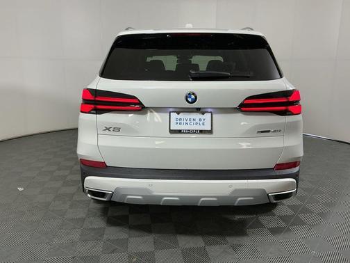 Alpine White 2026 BMW X5 sDrive40i