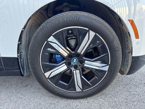 Alpine White 2023 BMW iX xDrive50