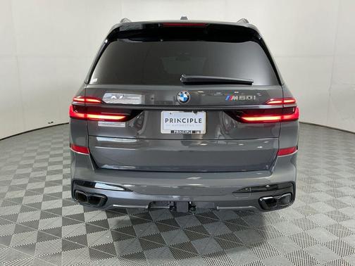 Dravit Grey Metallic 2025 BMW X7 M60i