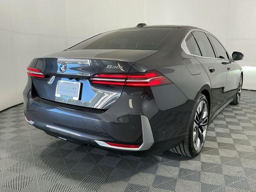 2025 BMW 530 530i