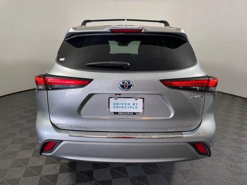 2020 Toyota Highlander Hybrid Platinum