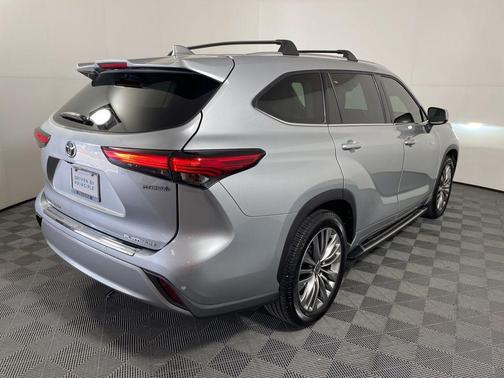 2020 Toyota Highlander Hybrid Platinum