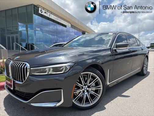 2022 BMW 740 i