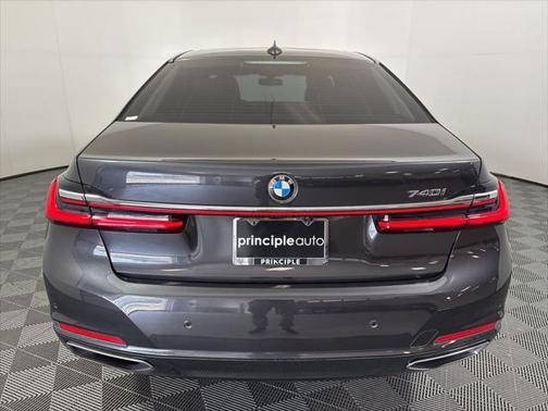 2022 BMW 740 i