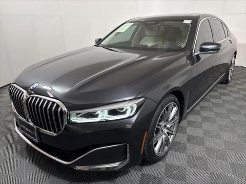 2022 BMW 740 i