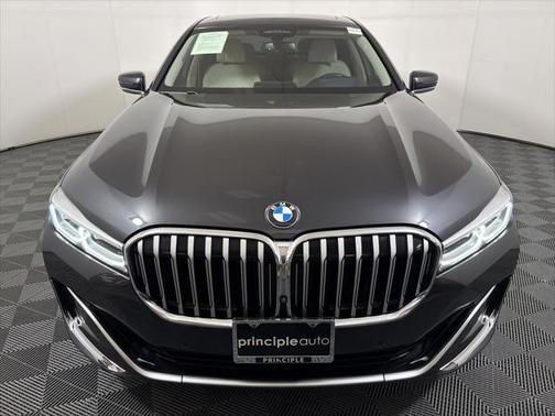 2022 BMW 740 i