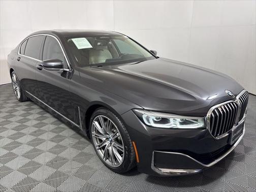 2022 BMW 740 i