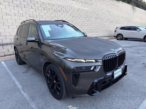 Manhattan Green Metallic 2025 BMW X7 xDrive40i