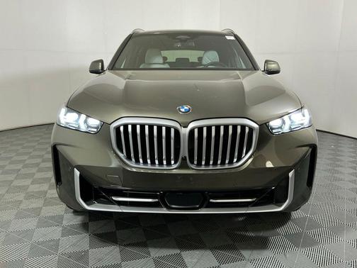 Manhattan Green Metallic 2026 BMW X5 xDrive40i