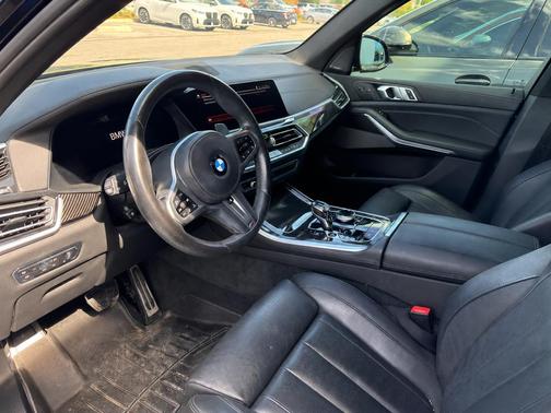 Black Sapphire Metallic 2021 BMW X5 M50i