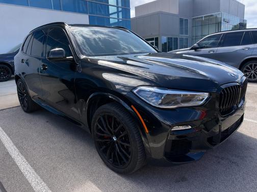 Black Sapphire Metallic 2021 BMW X5 M50i