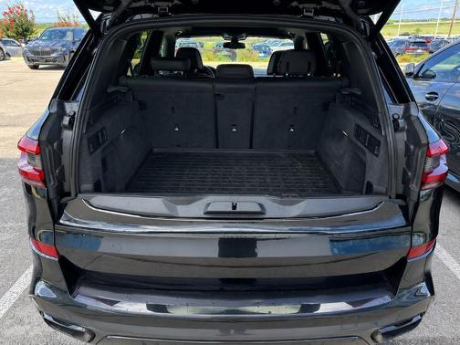 Black Sapphire Metallic 2021 BMW X5 M50i