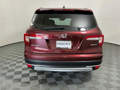 Deep Scarlet Pearl 2021 Honda Pilot Touring 8-Passenger