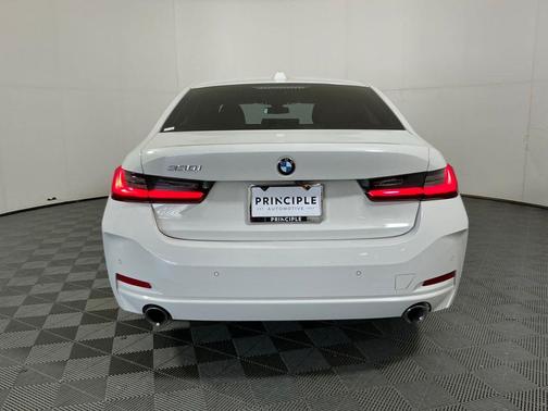 Alpine White 2023 BMW 330 330i