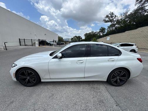 Alpine White 2023 BMW 330 330i