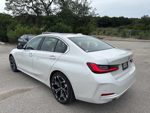 Mineral White Metallic 2025 BMW 330 330i