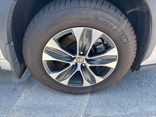 2020 Toyota Highlander Hybrid XLE