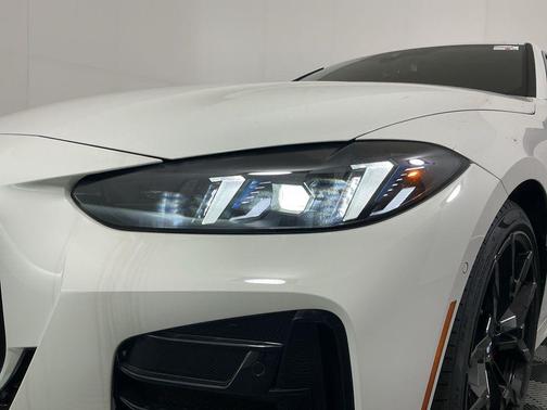 Alpine White 2026 BMW 430 i