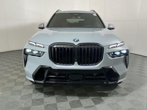 Brooklyn Grey Metallic 2026 BMW X7 xDrive40i