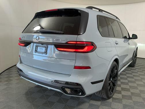 Brooklyn Grey Metallic 2026 BMW X7 xDrive40i