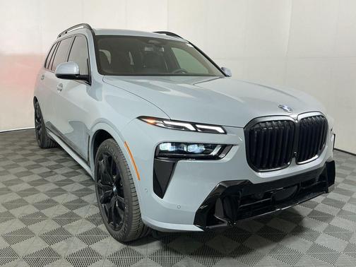Brooklyn Grey Metallic 2026 BMW X7 xDrive40i