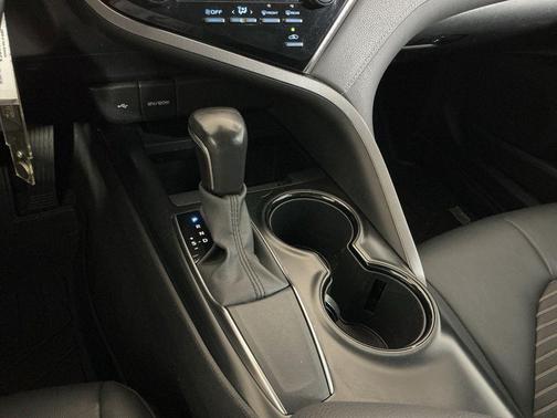 Galactic Aqua Mica 2020 Toyota Camry SE