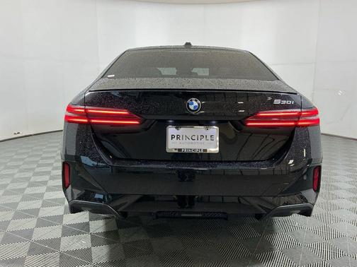 Black Sapphire Metallic 2025 BMW 530 530i