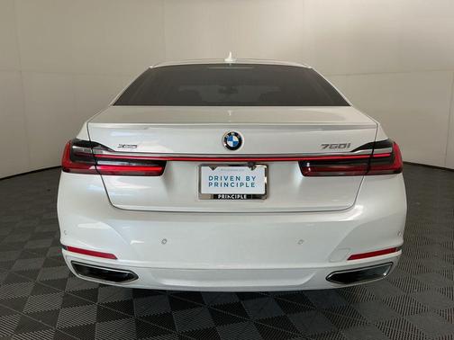 2022 BMW 750 i xDrive