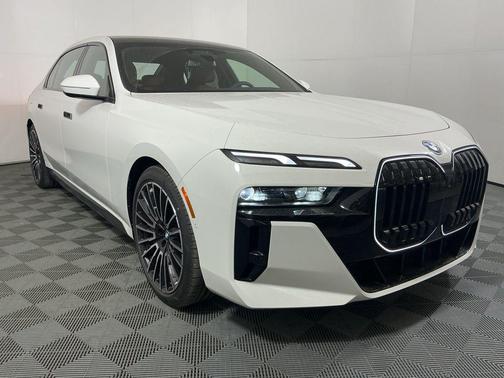 2026 BMW 750e i xDrive