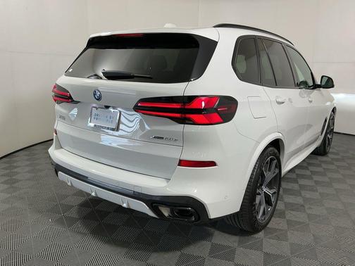 Alpine White 2026 BMW X5 PHEV xDrive50e