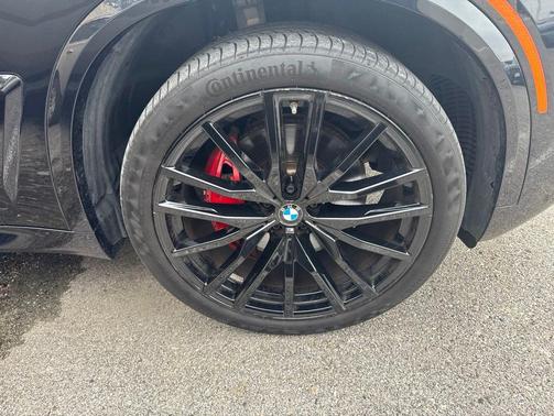 Black Sapphire Metallic 2024 BMW X5 sDrive40i