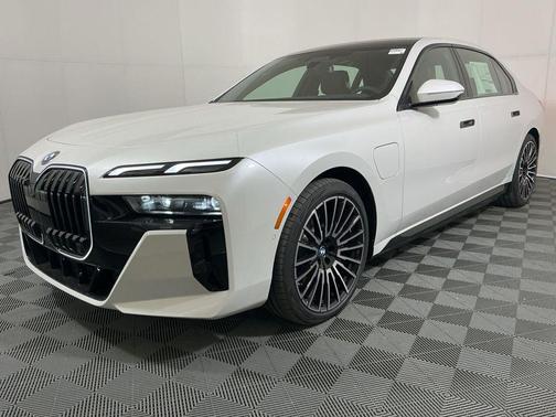 2026 BMW 750e i xDrive